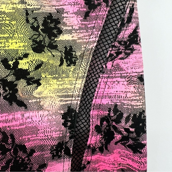 Savage X Fenty flow high waist trimmed legging size Small NWT by Rihanna - Picture 3 of 7